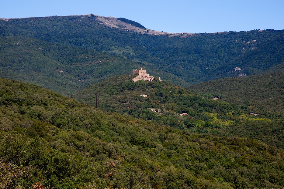 Castell de Requesens, La Jonquera. Maria Geli - Pilar Planagumà. Arxiu Imatges PTCBG