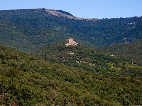 Castell de Requesens, La Jonquera. Maria Geli - Pilar Planagumà. Arxiu Imatges PTCBG